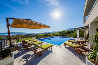 Villa Blue Wave amazing sea view and large swimming pool