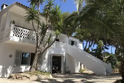 Image de Magnifique chalet de plage avec un grand jardin