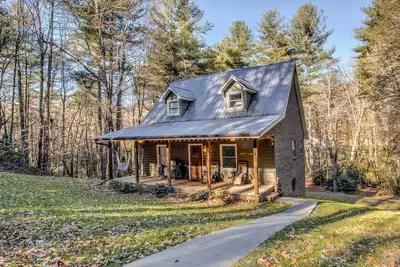 Image de Pisgah Adventure Cottage: Brevard / Asheville, près des cascades, randonnées, brasseries et bien plus encore!