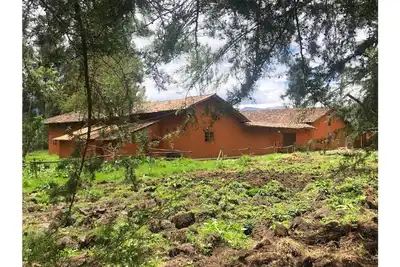 Image de Belle ancienne hacienda au milieu de la campagne.