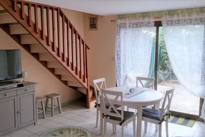 Agréable pavillon mitoyen de type 3 situé sur le Domaine du Golf de l'Ardilouse