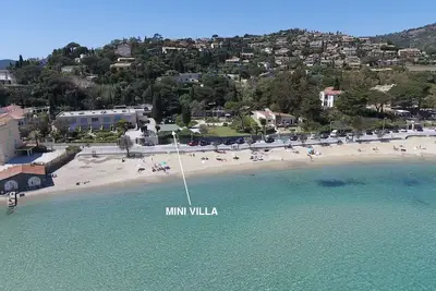 Image de mini villa pieds dans l'eau plage de Saint Clair