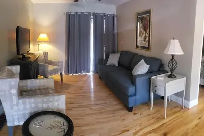 Image de Maison 2br \/ 2ba près d'Asheville, Hendersonville, à quelques minutes de l'aéroport et de l'Ag Cntr