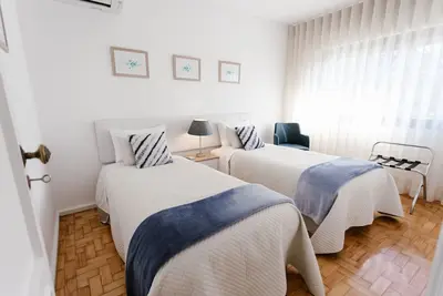Image de Appartement familial en centre ville avec parking, wifi, climatisation.