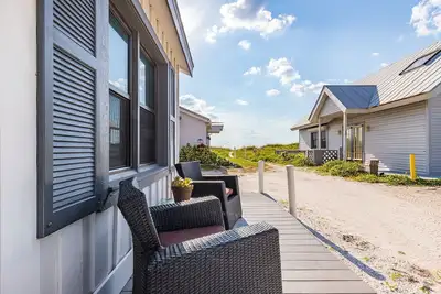 Image de Historic Beach Cottage à quelques pas de la plage de sable blanc d'Indian Rocks Beach