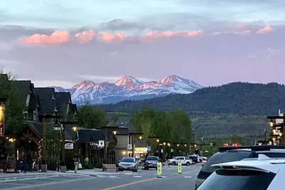 Image de Peace Mountain House-In Town!