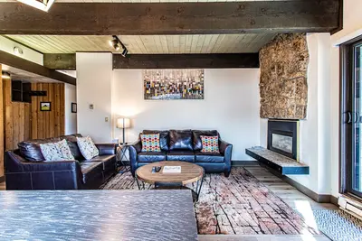 Image de Billets de remontée à prix réduit! Ski-In / Ski-Out, vue imprenable sur la montagne, accès au bain à remous!
