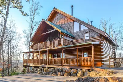 Image de Cabine spacieuse avec bain à remous privé, cheminée, vue et accès à la piscine partagée!