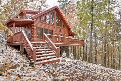 Image de Nouveau! Retraite de Smoky Mountain isolée avec grande terrasse