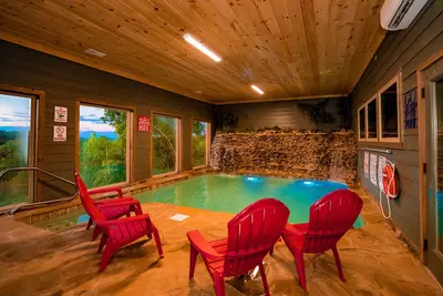 Image de Ridge Top Retreat: piscine intérieure, nouvelle construction (2020), Premier +, emplacement parfait, près de toutes les attractions!