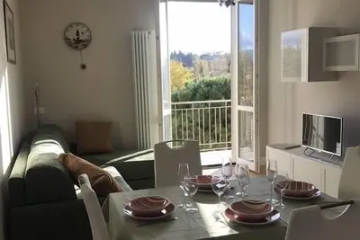 Image de Appartement lumineux avec vue sur la rivière et les collines toscanes