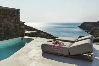 Phos Villas, Helios - Vie simple et balnéaire