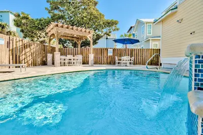 Image de À quelques pas de la plage! Vues du Golfe! Piscine privée! Accueil Accès Exécutif!