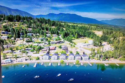 Image de Beach Level Luxury One Br (4 Personnes) Sur Le Lac Shuswap. Quai Et BOUÉE PRIVÉS.