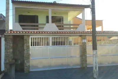 Image de Maison pied dans le sable - Itanhaém avec piscine et barbecue