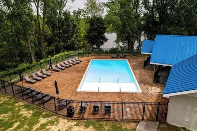Image de Mitten | Grand Château | 3br City View