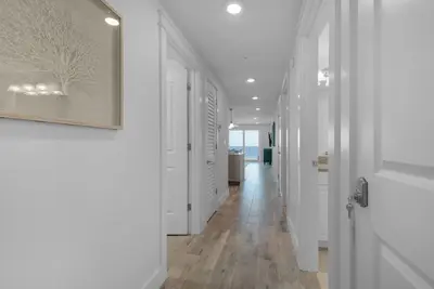 Image de Spectaculaire Gulf Front 4 chambres / 3 salles de bain condo dans le complexe Blu nouvellement construit