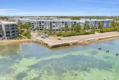 Image de La Brisa - Ocean Views Across from Smathers Beach