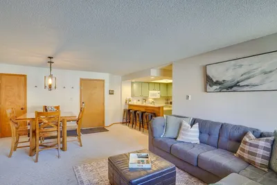 Image de Nouveau! Skier's Paradise Ski-In / Ski-Out Resort Condo!