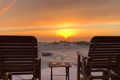 Image de Foyer spectaculaire de table de billard de sauna en bord de mer en bord de mer