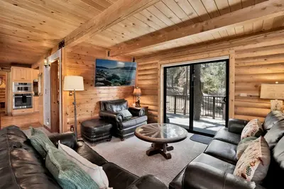 Image de Woodland Log Furnished 3 Br Central Log Cabin Chalet
