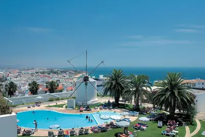 Image de 2 bed 2 bath ground floor apt with sea views, air con and Wi-Fi