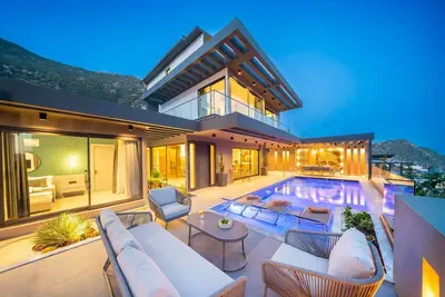 Image de Villa de 3 chambres avec piscine très privée à distance de marche du centre de Kalkan