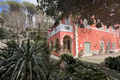 Image de Villa romaine à 8 km du centre, climatisation, grand, beau jardin, piscine, barbecue