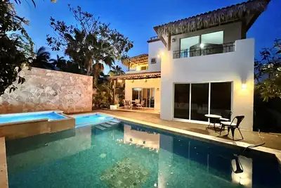 Image de Casa Fiesta - avec piscine privée, pittoresque promenade fermée à la plage locale