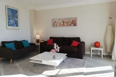 Image de Appartement privatif 90m2, 3 chambres pour 6 personnes dans villa.