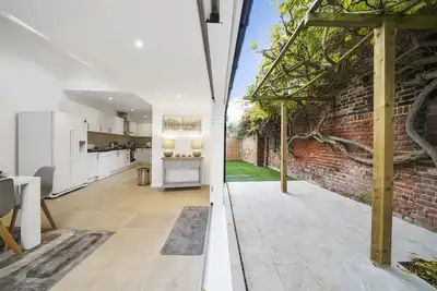 Image de Eton Townhouse | 5 Beds | Castle Views | Parking | Prime High Street Location