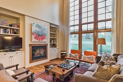 Image de Vues du parcours de golf dans l'Enclave - Chalet Fairway