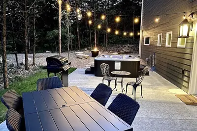 Wow💦Hottub 🔥Firepit🎱Pooltable🎉Horseshoes🎸Shows🎡Fun