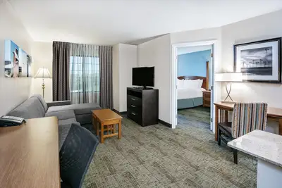 Image de Idéal pour les voyageurs d'affaires! Suite King Climatisée + Petit-déjeuner Buffet Gratuit