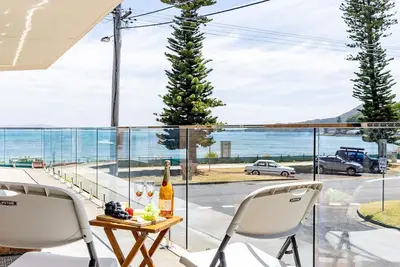 Image de 2 «Shoal Towers», 11 Shoal Bay Rd - en face de la magnifique plage de Shoal Bay