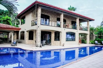 Image de Beach Front Villa in Paradise + Guest House