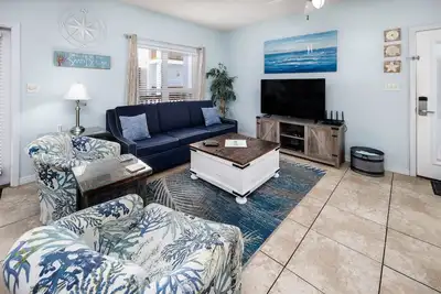 Image de \"Sunset Cottages 2b\" Belle 1 chambre, 1 salle de bain Unité rénovée! 6 couchages! ! !