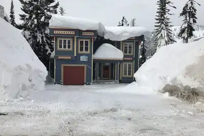 Image de Incroyable Ski-In Ski-Out et Mountain View Appartement avec bain à remous