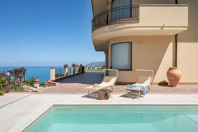 Image de Villa with panoramic sea view, beautiful garden, and private pool