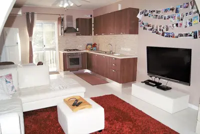 Image de 2 chambres vue sur la campagne appartement, wifi gratuit A \/ C dans la chambre, récemment rénové