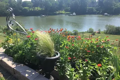 Image de Vues sur l'eau de la plupart des chambres sur la rivière Rappahannock