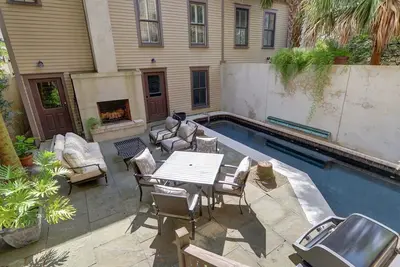 Image de Maison de luxe Savannah avec accès à la piscine partagée et parking privé
