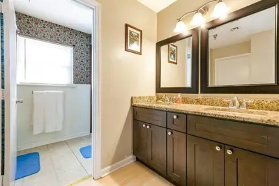 Image de Simple New Orleans Home near French Quarters