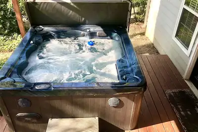 Image de Luxurious Private Studio Get-away w/ Hot Tub, Koi Pond & Fire Pit!