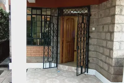 Image de Une belle maisonnette de 4 chambres dans une communauté fermée à 15 minutes de l'aéroport Jki