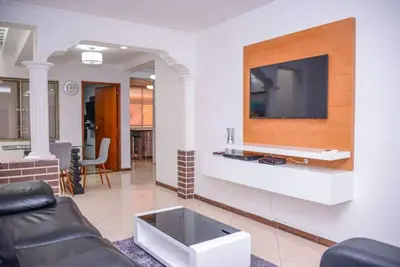 Image de 3 chambres Ac Tous Les Lits King Hot Tub Patio clos Ac Security Lleras area