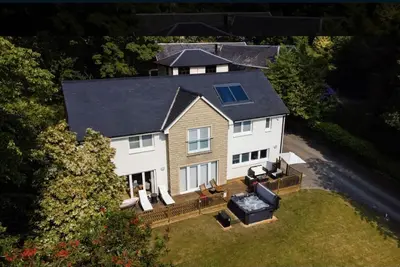 Image de Chapelhill-Sleeps 8 - peut accueillir 8 personnes dans 4 chambres
