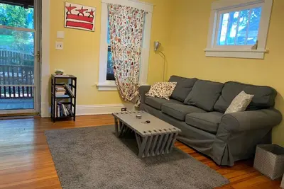 Image de Bungalow confortable à Takoma, Dc. Marchez jusqu'au métro!