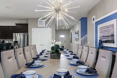 Image de Maison de luxe neuve meublée de 9 chambres avec Wifi gratuit et piscine privée et spa