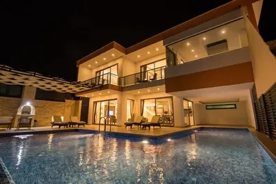 Image de Villa de luxe 2 chambres avec sauna et piscine intérieure